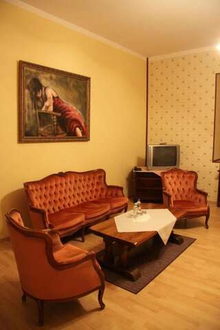 Отель Hotel i Restauracja Chopin Жары Двухместный номер с 1 кроватью или 2 отдельными кроватями-1